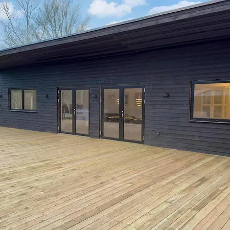 4 Bedroom Lovely In Дом отдыха