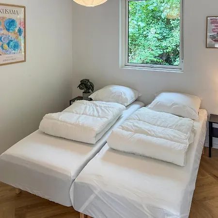 Feriehus 4 Bedroom Lovely In