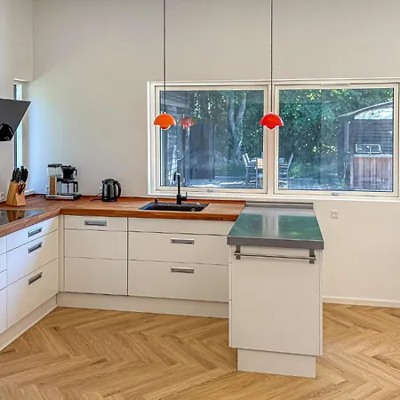 4 Bedroom Lovely In Nyaraló