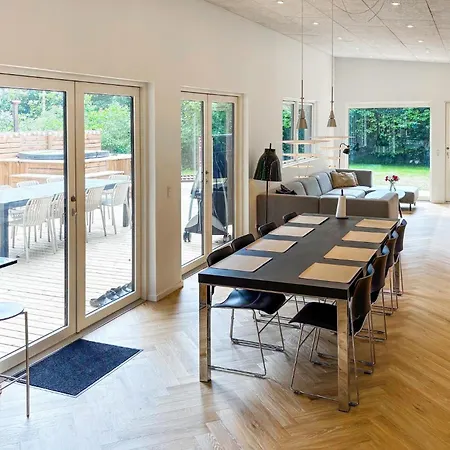 Feriehus 4 Bedroom Lovely In