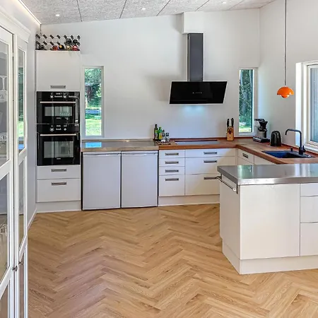 Hébergement de vacances 4 Bedroom Lovely In