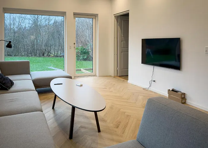 4 Bedroom Lovely In * Knebel